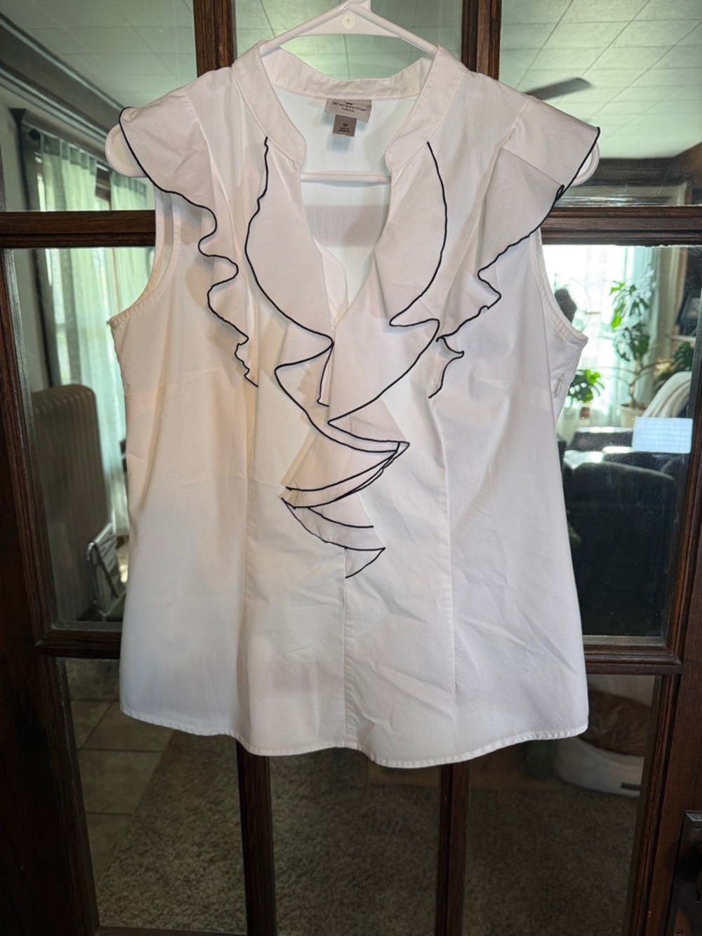 Worthington White Ruffle Front Sleeveless Blouse Black Trim Stretch Top Medium